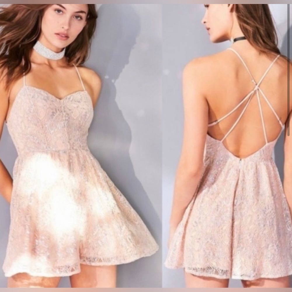 Urban Outfitters Kimchi Blue Victoria Sweetheart Shimmer Lace Romper Strappy 8